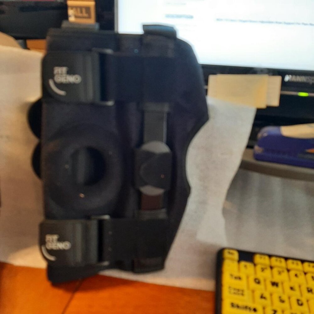 NEW ! Fit Geno Hinged Brace Adjustable Side Stabilizer Pain Recover Size Regular